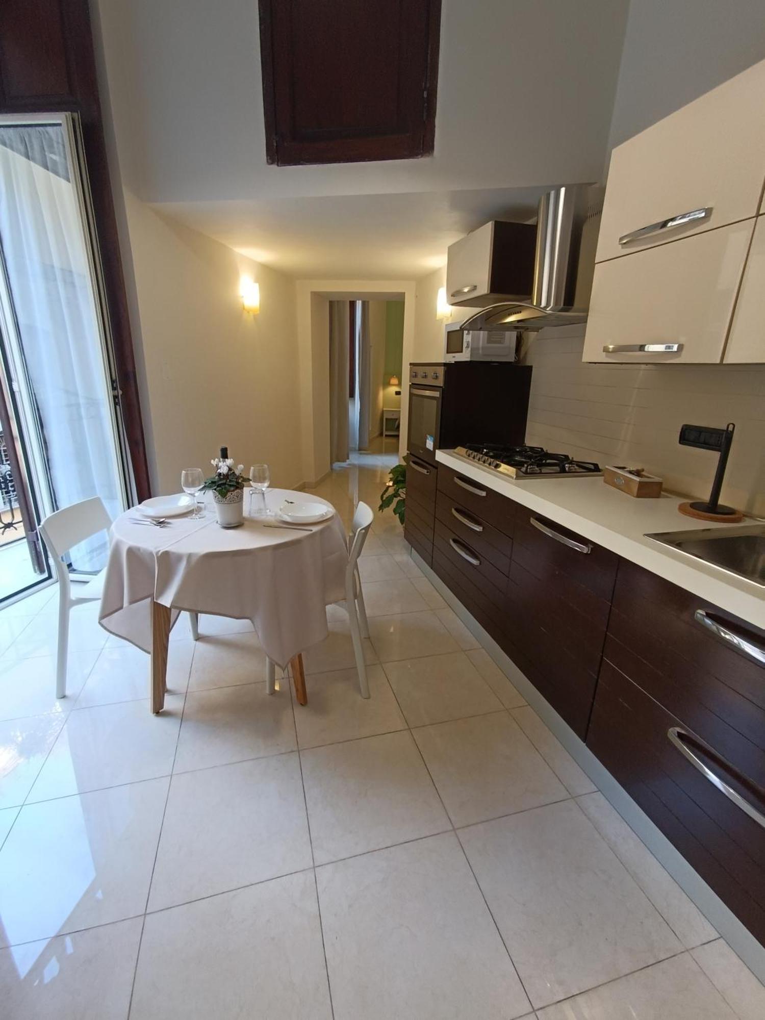 Residenza Geri - Suite And Home Napoli Centro Luaran gambar